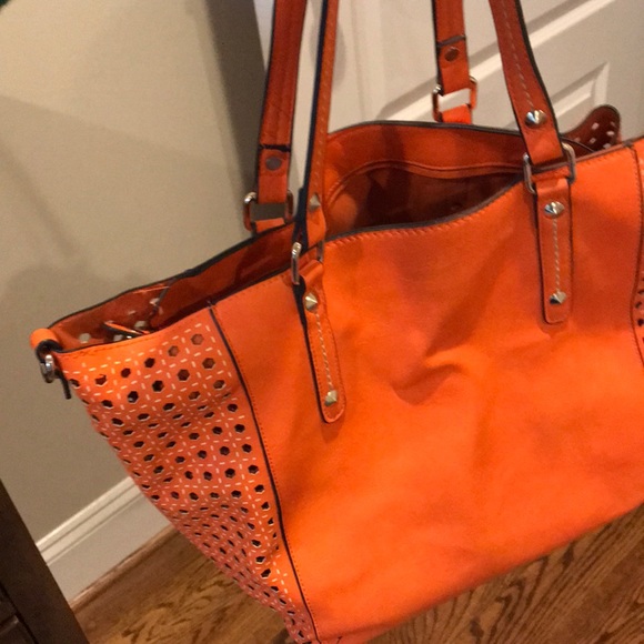 Orange tote purse from Scout and Molly’s - Picture 4 of 5